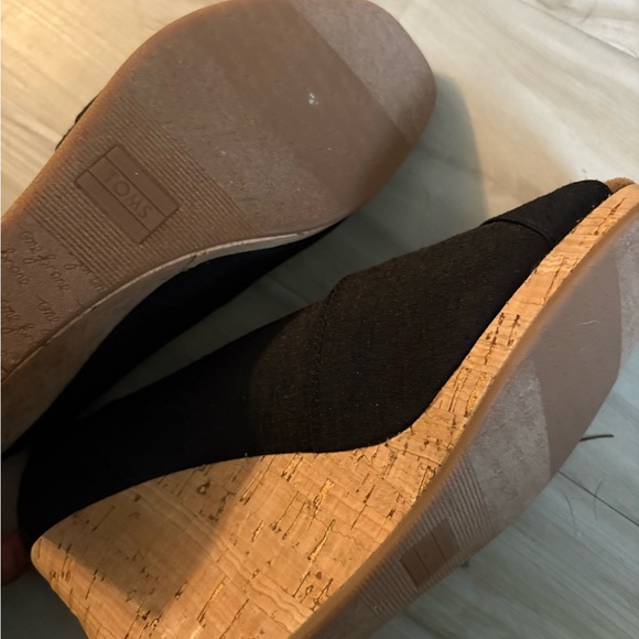 TOMS Classic Black Canvas Wedge Shoes - Picture 9 of 9